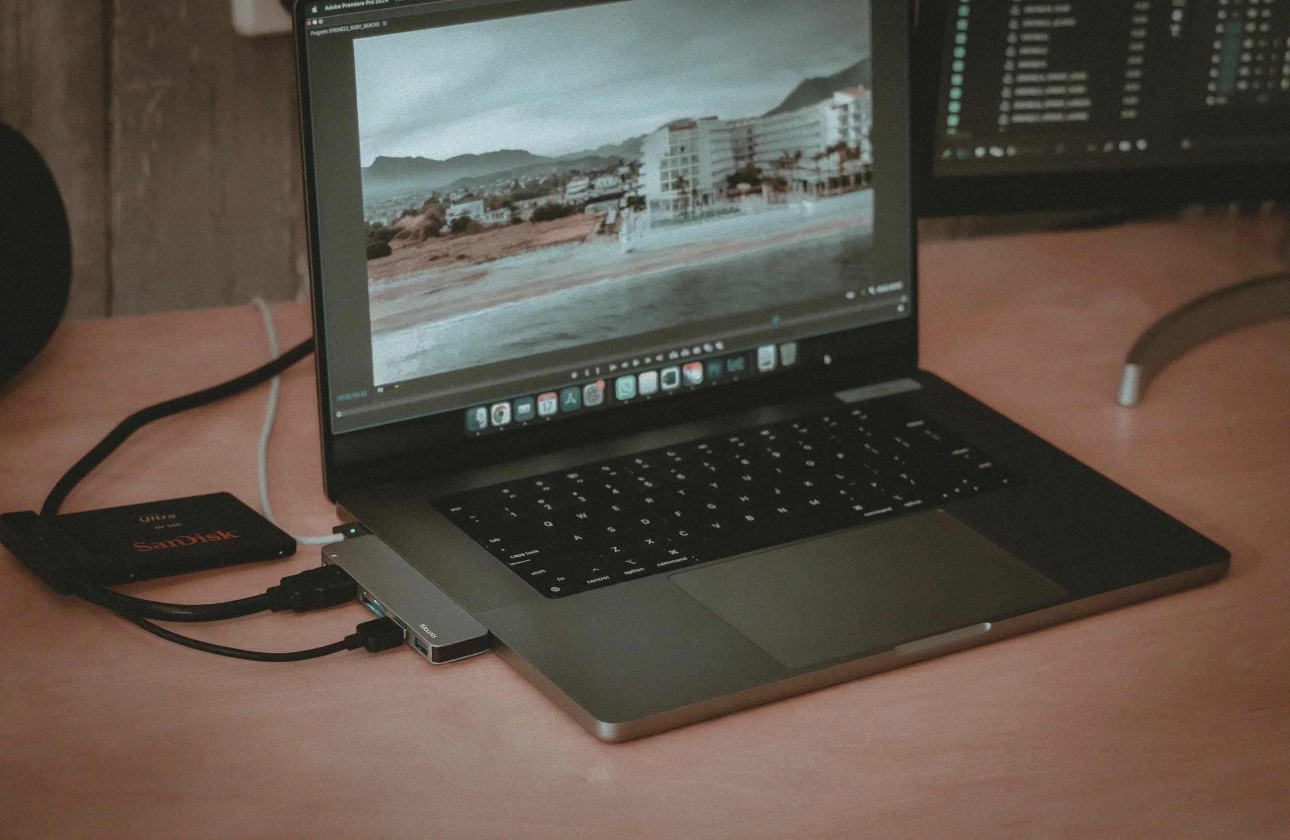 【美品】MacBook Airu0026 Apple USB super drive : USB C Adapter HDMI Hub for MacBook Pro&frasl;Air M1 M2 M3