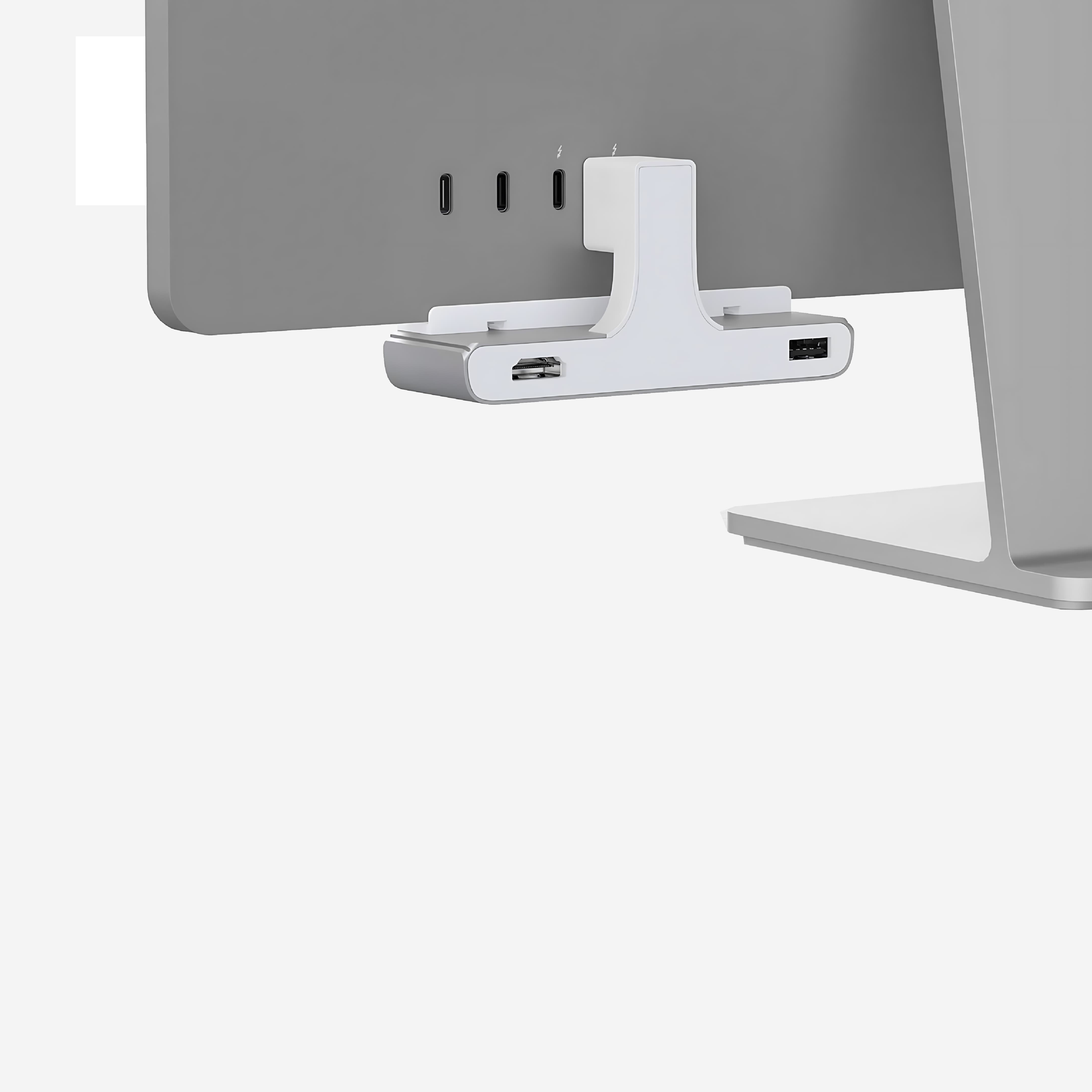 iMounts USB-C hub in gebruik, met een gebruiker die apparaten aansluit op de USB 3.0 en Thunderbolt poorten, en een SD-kaart in de lezer plaatst.